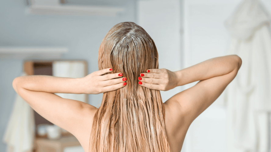 Capelli forti e sani con un balsamo che stimola la crescita dei capelli
