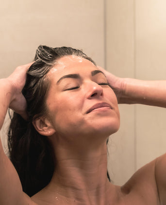 Neofollics exfoliating shampoo - Hair Growth Specialist